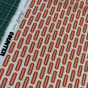 Strukket ellipse på lys bunn