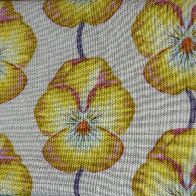 Iconic - Gule blomster på gul dus bunn